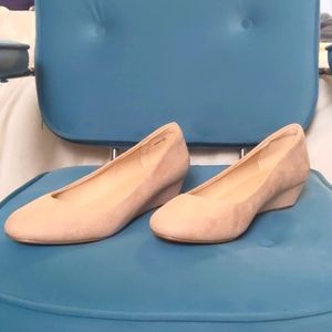 Size 9 Dream Pairs Nude Suede Flats